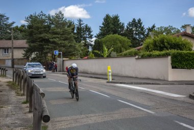Bourgoin-Jallieu, Fransa-07, Mayıs, 2017: İtalyan bisikletçi Enrico Battaglin, takım Lottonl-zaman deneme aşamasında kriter du Dauphine 2017 4 sürme Jumbo. 
