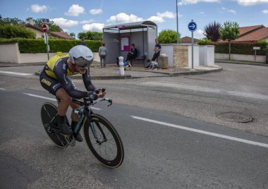 Bourgoin-Jallieu, Fransa-07, Mayıs, 2017: İtalyan bisikletçi Enrico Battaglin, takım Lottonl-zaman deneme aşamasında kriter du Dauphine 2017 4 sürme Jumbo. 