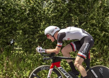 Bourgoin-Jallieu, Fransa-07, Mayıs, 2017: Amerikalı bisikletçi Chad Haga takım Sunweb sürme sırasında zaman deneme aşamasında 4 kriter du Dauphine 2017. 