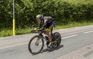 Bourgoin-Jallieu, Fransa-07, Mayıs, 2017: Fransız bisikletçi Bryan Nauleau zaman deneme aşamasında kriter du Dauphine 2017 4 sürme doğrudan Energie takımının. 