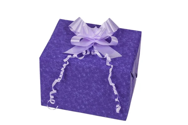 Image Coffret Cadeau Violet Avec Arc Rouge Isolé Sur Fond — Photo