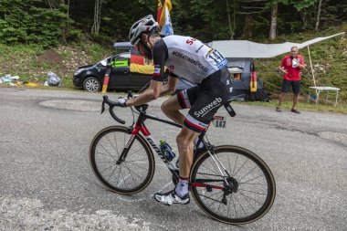 Mont du Chat, Fransa - 9 Temmuz 2017: Hollandalı bisikletçiler takım yol du Mont sohbet üzerinde sahne 9 Tour de France 2017 sırasında tırmanma Sunweb Laurens on Barajı. 