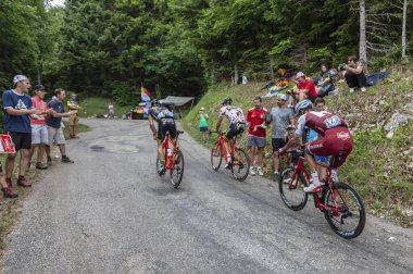 Du Mont sohbet, Fransa - 9 Temmuz 2017: İsviçreli bisikletçi Reto Hollenstein takım Katusha, yolun du Mont sohbet üzerinde sahne 9 Tour de France 2017 sırasında tırmanıyor. 