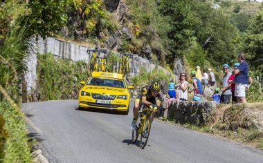  Pont-de-Montvert-Sud-Mont-Lozere, Fransa-21 Temmuz 2018: Fransız cyclsits Thomas Boudat, takım doğrudan bir yol Oksitanca bölgedeki Tour de France 2018 sahne 14 sırasında azalan Energie.