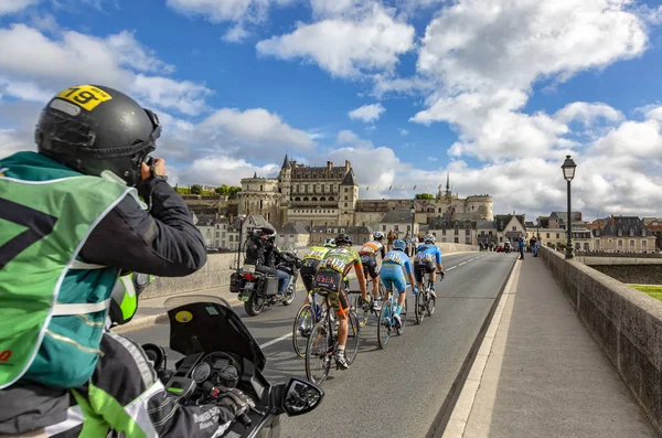 Amboise France October 2017 Photographer Bike Photographing Breakaway Passing Bridge — Stock Photo, Image