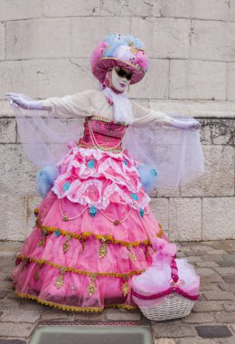 Annecy, Fransa, 15 Mart 2014: Annecy, Fransa, bir Venedik gerçek Venedik güzelliği kutluyor Karnaval sırasında poz gizli bir insan portresi.
