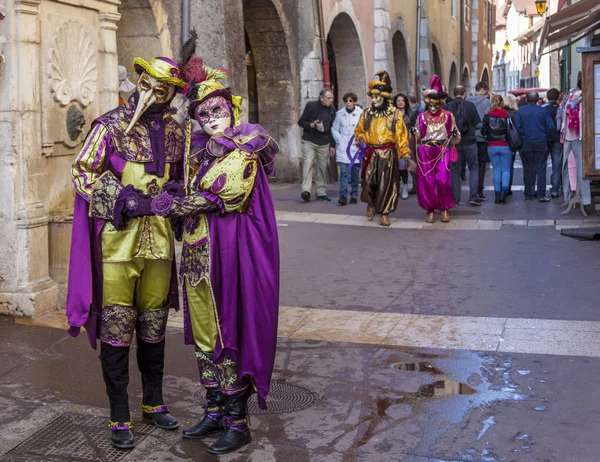 Annecy Franciaország Március 2014 Portré Egy Álcázott Pár Pózol Annecy — Stock Fotó