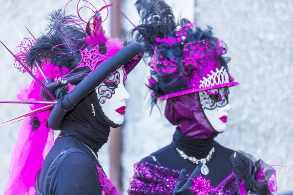 法国安奈西 2014年3月15日 一个伪装的人的肖像 摆姿势在安奈西 在威尼斯狂欢节 庆祝真正的威尼斯之美 — 图库照片
