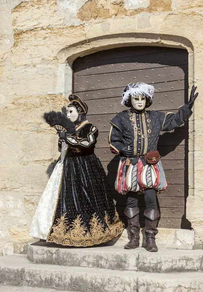 Annecy Francia Marzo 2014 Retrato Una Pareja Disfrazada Posando Annecy — Foto de Stock