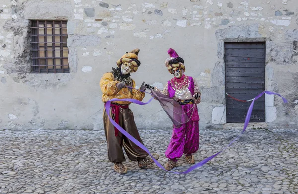 Annecy França Março 2014 Retrato Casal Disfarçado Posando Annecy França — Fotografia de Stock