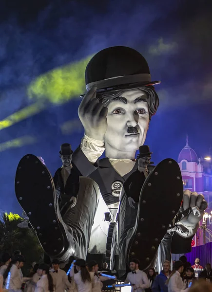 Ницца Франция 2019 Карнавальный Плавучий Образ Чарли Чаплина Появляющегося Ночном — стоковое фото