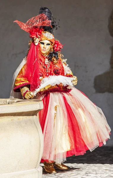 Persona travestita - Carnevale veneziano di Annecy 2014 — Foto Stock