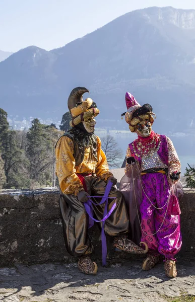 Verkleidetes Paar - annecy venezianischen Karneval 2014 — Stockfoto