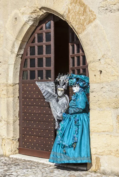 Pareja disfrazada - Carnaval veneciano de Annecy 2014 — Foto de Stock