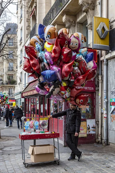 Stativ av souvenirer - Carnaval de Paris 2018 — Stockfoto