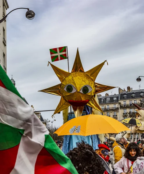 Mascota de sol - Carnaval de Paris 2018 — Foto de Stock