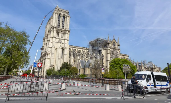 Notre Dame-székesegyház a tűz után — Stock Fotó