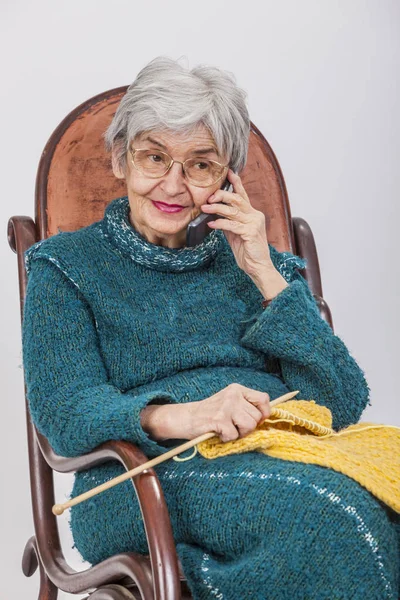 Portret van een oude vrouw — Stockfoto