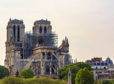 15 Nisan 2019'da çıkan yangından sonra Paris'teki Notre Dame Katedrali'nin kalıntılarının detaylı görüntüsü..