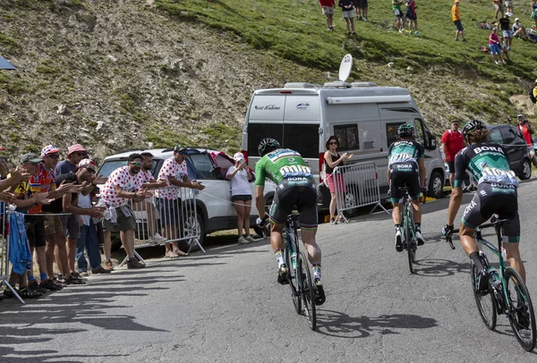 Grupo de ciclistas en Col du Tourmalet - Tour de France 2018 —  Fotos de Stock