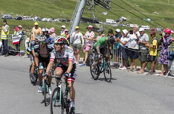 Skupina cyklistů v Col du Tourmalet-Tour de France 2018 — Stock fotografie