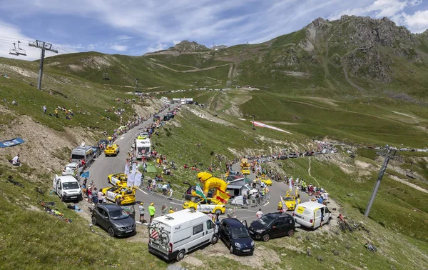 Caravana publicitaria en Col du Tourmalet - Tour de France 2018 — Foto de Stock