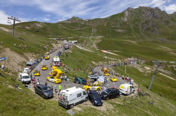 Col du Tourmalet 'in tanıtım karavanı - Fransa Turu 2018 — Stok fotoğraf