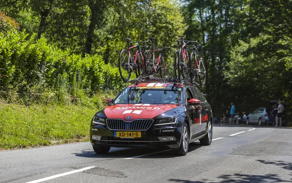 महिला टीम Sunweb की कार Le Tour de France द्वारा ला कोर्स — स्टॉक फ़ोटो, इमेज