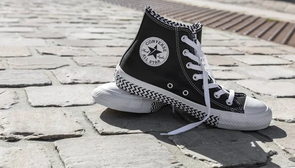 Ett par Converse All Star sneakers — Stockfoto