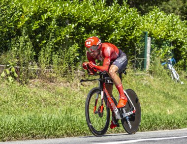 Bosdarros, Fransa - 19 Temmuz 2019: Le Tour de France 2019 'da Sunweb takımından Avustralyalı bisikletçi Michael Matthews 13..