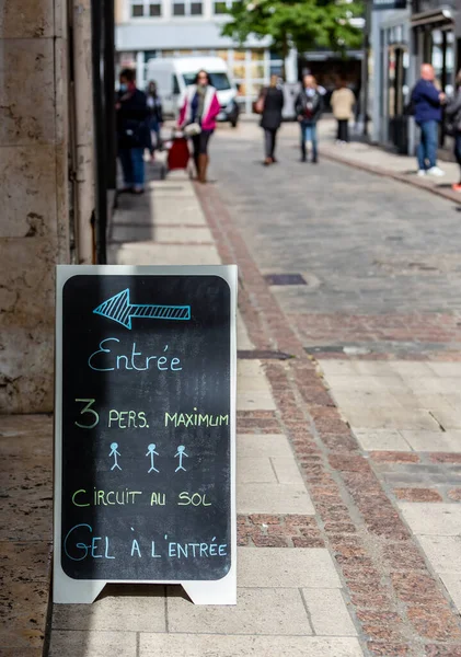 Chartres Frankrig Maj 2020 Billede Tavle Der Signalerer Beskyttelsesforanstaltningerne Ved - Stock-foto