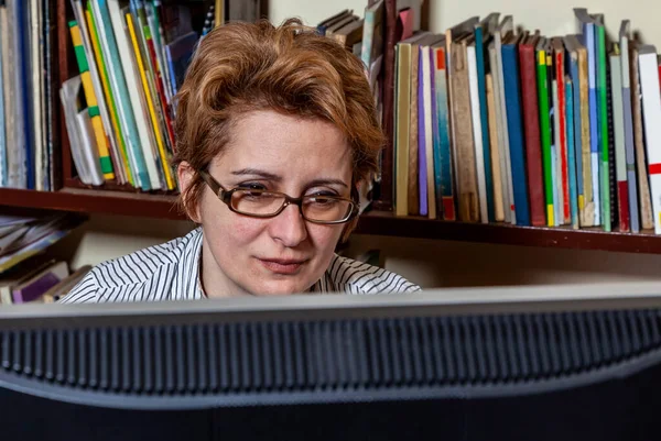 Portrait Busy Woman Telecommuting Her Desk Home Working Home Became — Stock Photo, Image