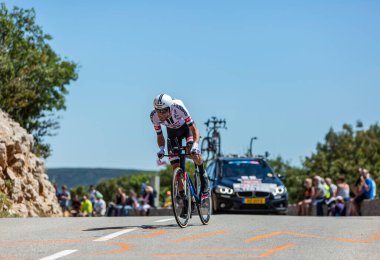 Col du Serre de Tourre, Fransa - 15 Temmuz 2016: Hollanda bisikletçisi Laurens Sunweb ekibinin on barajı, Fransa Bisiklet Turu sırasında Col du Serre de Tourre 'da Ardeche Gorges' da bireysel deneme safhasında