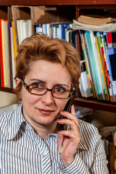 Portrait Busy Woman Phone Her Desk Home Working Home Became — Stock Photo, Image