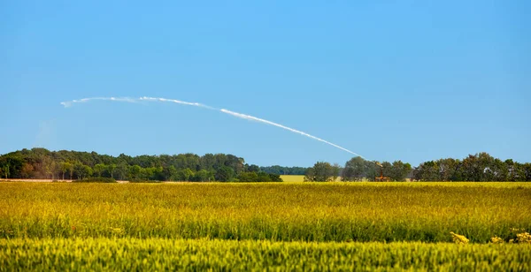 Paisagem Região Agrícola Coração França Beauce Com Sistema Irrigação Funcionamento — Fotografia de Stock