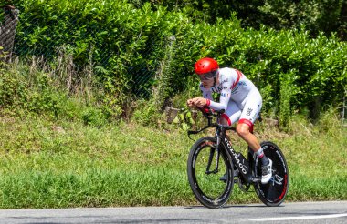 Bosdarros, Fransa - 19 Temmuz 2019: Le Tour de France 2019 'da Birleşik Arap Emirlikleri' nden Portekizli bisikletçi Rui Costa 13..