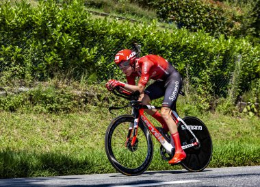 Bosdarros, Fransa - 19 Temmuz 2019: Le Tour de France 2019 'da Sunweb Ekibi' nden Hollandalı bisikletçi Wilco Kelderman 13..