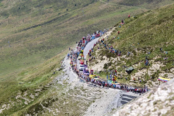 法国图尔马莱山脉 Col Tourmalet 2019年7月20日 在2019年环法自行车赛第14阶段 在前往图尔马莱山脉 Col Tourmalet 的路上 纯粹的大篷车 — 图库照片