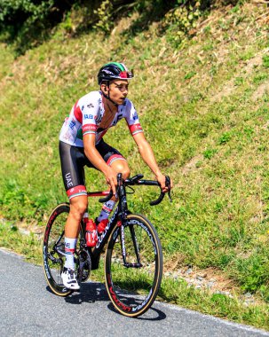 Col de la Madeleine, Fransa - 24 Ağustos 2020: BAE Emirlikleri 'nden İtalyan bisikletçi Davide Formolo, Criterium du Dauphine 2020' nin üçüncü safhasında Col de la Madeleine 'e tırmanıyor. Formolo bu sahneyi kazandı..