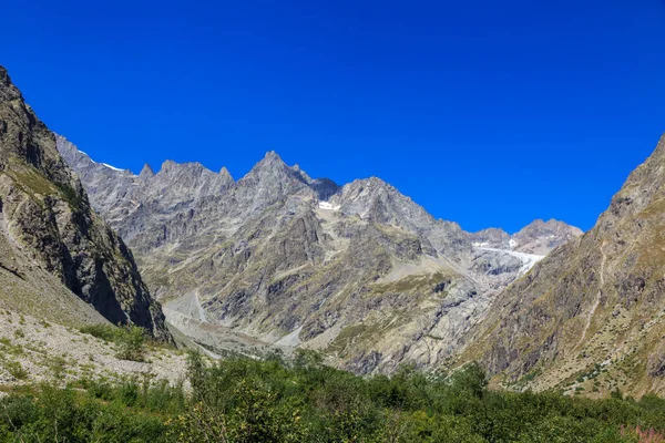 Hermosa Vista Los Picos Alpinos Cerca Del Glaciar Blanc Macizo —  Fotos de Stock