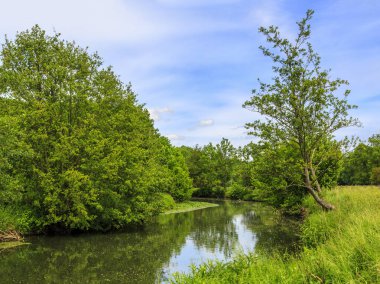 Orta Fransa 'daki Eure Nehri' nin görüntüsü.