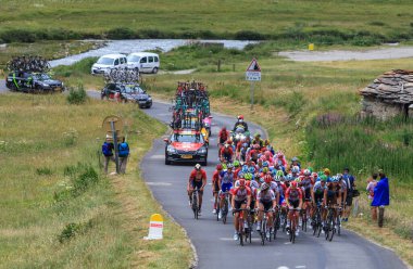 Col de Iseran, Fransa - 26 Temmuz 2019: The Peloton, Fransa Bisiklet Turu 'nun 19..