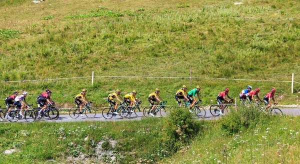 Col Madeleine Francia Agosto 2020 Grupo Ciclistas Incluyendo Primoz Roglic —  Fotos de Stock
