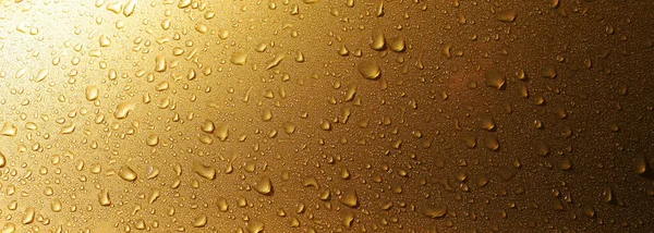 Sarı su damlaları cama düşer