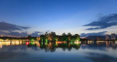 4k Timelapse günbatımı üzerinde xihu Gölü, Fuzhou, Fujian, Çin için. Yavaş yavaş aşağı panned çekim.