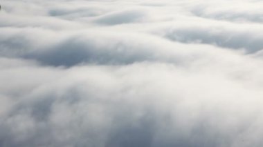 HD - havada uçan bulutların üstünde