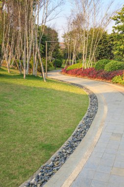 güzel yaz Bahçesi kendine yol virajlı bir geçit ile, 