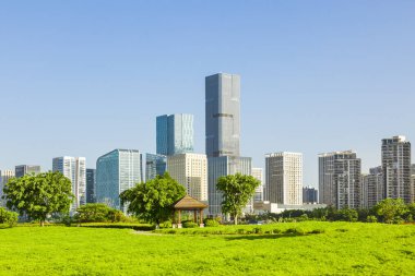 Parkyeşil alandan Fuzhou Cityscape ve silueti
