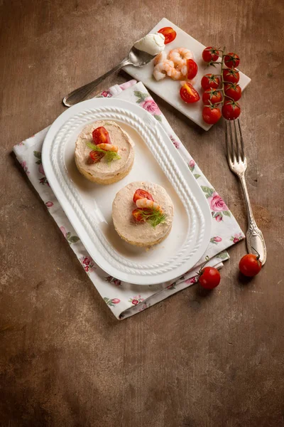 Vista Cerca Mini Pasteles Queso Con Camarones Tomates — Foto de Stock