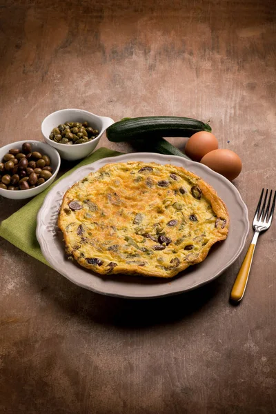 Close View Omelette Zucchinis Black Olives Capers — Stock Photo, Image